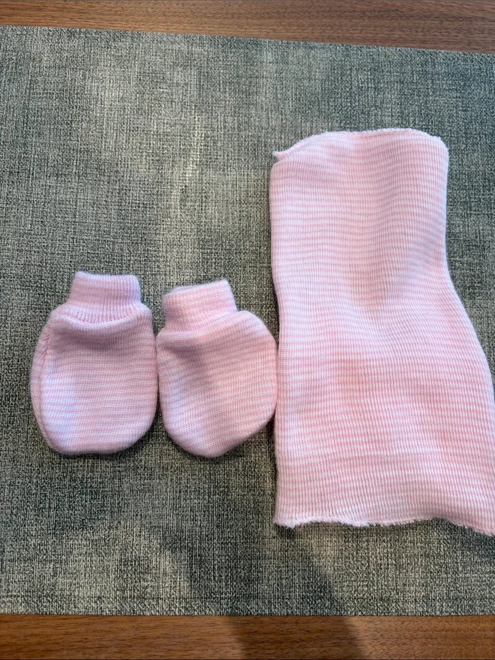 Newborn hat and mittens